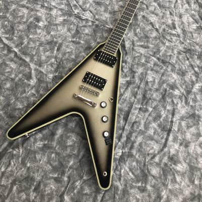 Iron Label Guitars Venator V 2024 - Light Aged Silverburst image 3