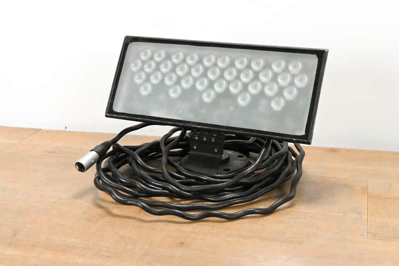 Philips Color Kinetics ColorBlast 12 Wash Light Fixture CG011P1 image 1