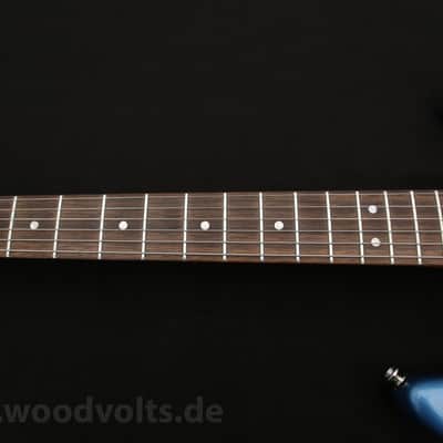 Squier Classic Vibe '60s Stratocaster with Laurel Fretboard 2019 - Present - Lake Placid Blue image 10