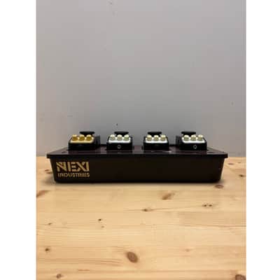 Nexi Industries Pedalboard incl. 4 pedals - Used image 4