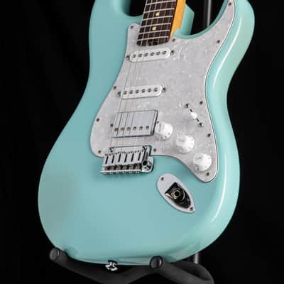 Used Iconic Guitars Vintage Modern S-HR Daphne Blue image 5
