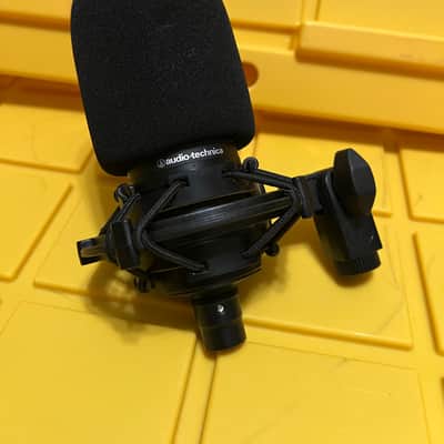 AT2020 Large Diaphragm Cardioid Condenser Microphone and Shock Mount AT8458a