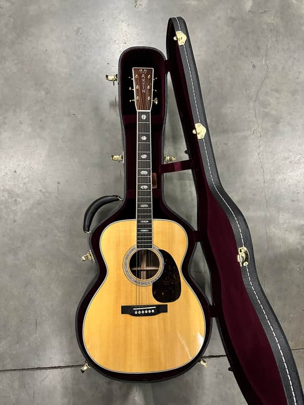 Martin J-40 Standard Jumbo Acoustic Guitar image 1