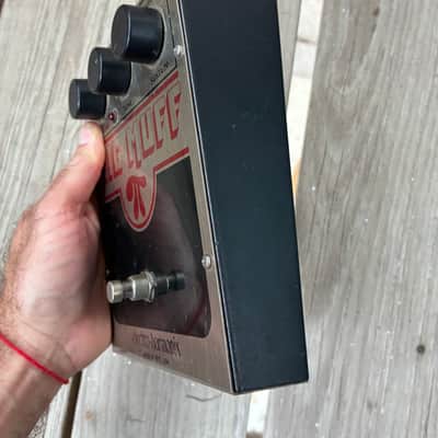 Electro-Harmonix Big Muff Pi 2000 - Present - Silver / Black / Red electric guitar pedal image 5