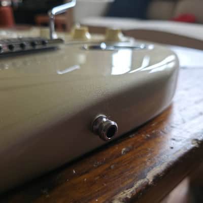 Fender Roadhouse American strat SSS w/ohsc 1997 - shoreline gold image 4