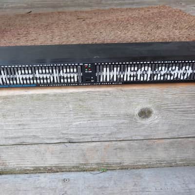 Alesis m-eq230 equalizer image 1