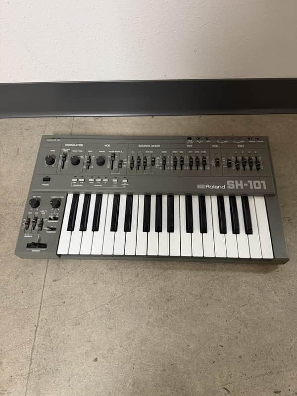 Roland SH-101