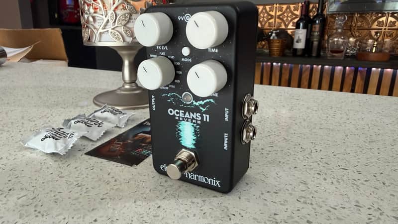 Electro-Harmonix Oceans 11 Multi-Function Reverb Pedal image 1