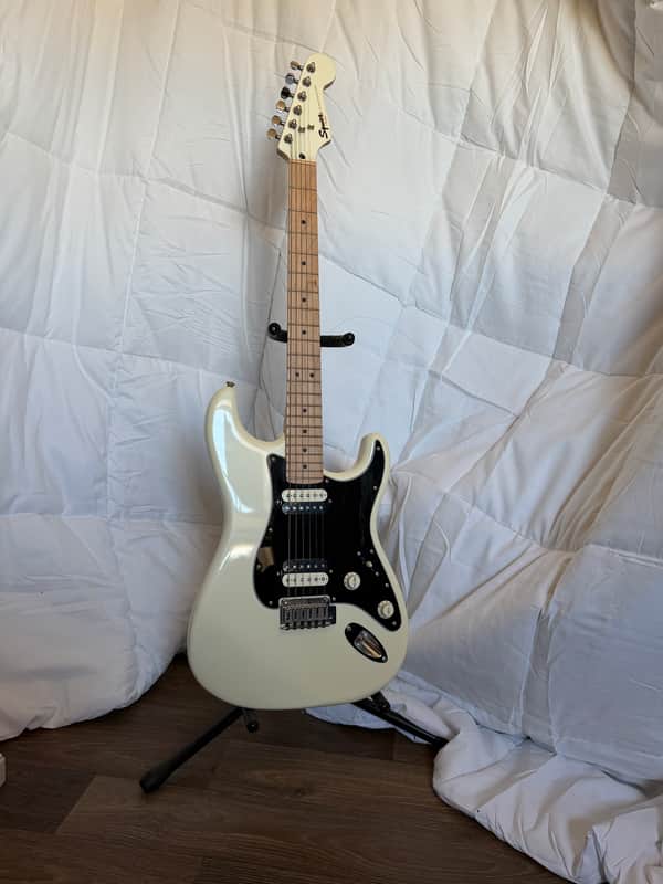 Fender "Squier Series" Standard Stratocaster with Maple Fretboard 1992 - 1996 - Arctic White image 1