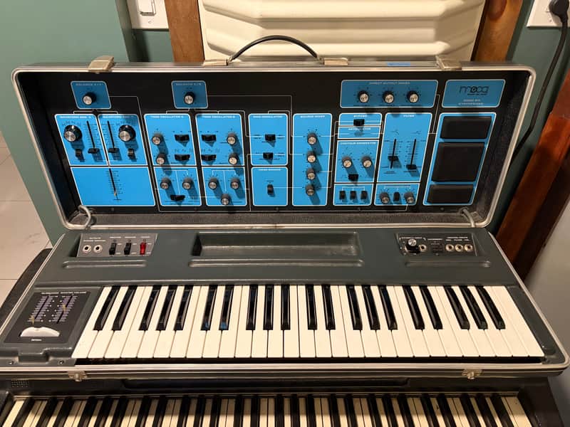Moog Sonic Six 1972 - 1979 - Blue image 1