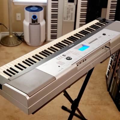 MUST SEE!!! YAMAHA DGX 520 (YPG 525) SEMI-WEIGHTED 88-KEY DIGITAL PIANO IN AMAZING CONDITION! image 21