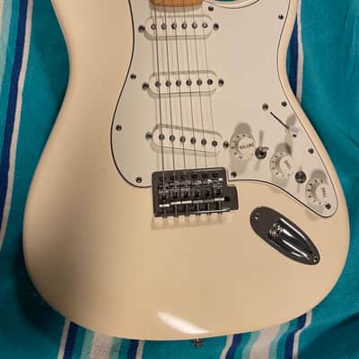 Fender Standard Stratocaster with Maple Fretboard 2006 - 2017 - Arctic White image 1