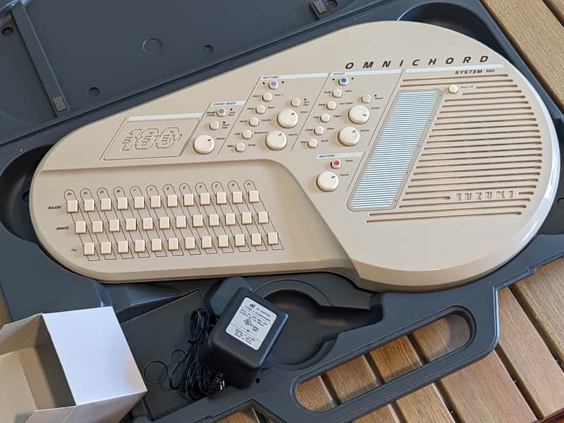 Suzuki OM-100 Omnichord w/ Case *serviced* image 1