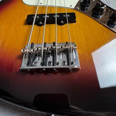 Fender American Series Jazz Bass USA – 3-Color Sunburst – Rosewood – Fender Hard Case image 11