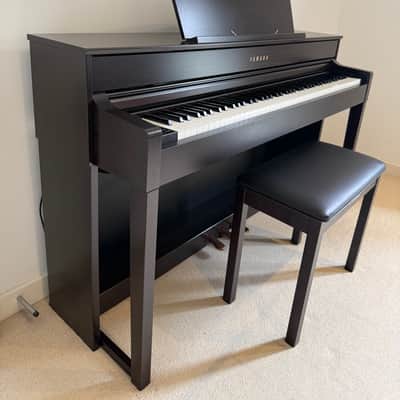 Yamaha CLP-575 Clavinova Digital Piano - Rosewood image 3