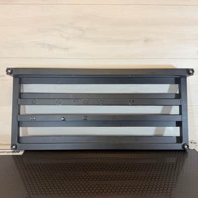 Pedaltrain JR MAX Pedalboard with Tour Case – Lightweight Aluminum Guitar Effects Pedal Board System image 5