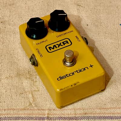 MXR Distortion + Plus 1980 - Block Logo-Yellow image 3