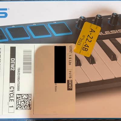 Alesis V-Mini - 25-Key USB MIDI Keyboard Controller with 4 Backlit Sensitive Pads, 4 Assignable Encoders and Professional Software Suite Included-new