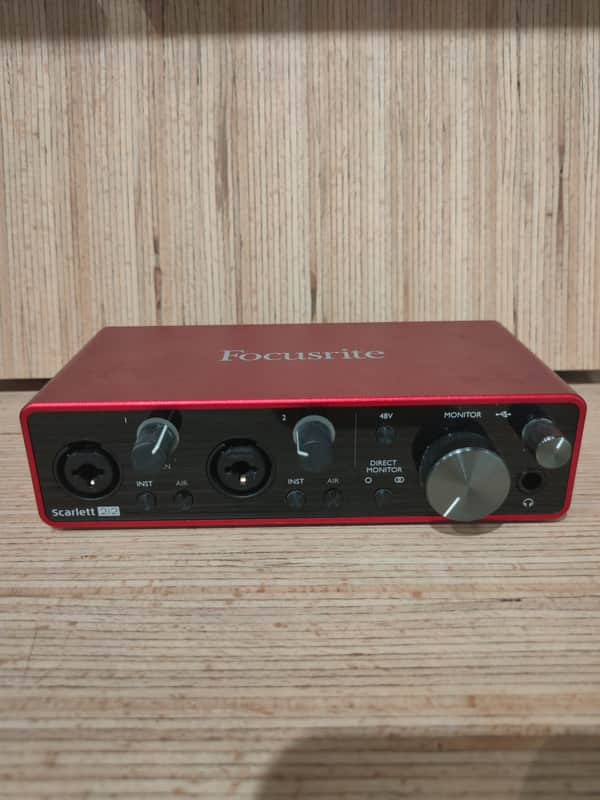 Focusrite Scarlett 2i2 2nd Gen USB Audio Interface 2016 - 2018 - Red / Black image 1