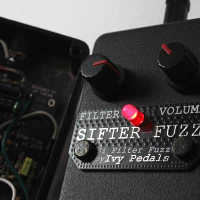 Ivy Pedals Sifter Fuzz - 2025 Black / Red Filter-Fuzz image 2
