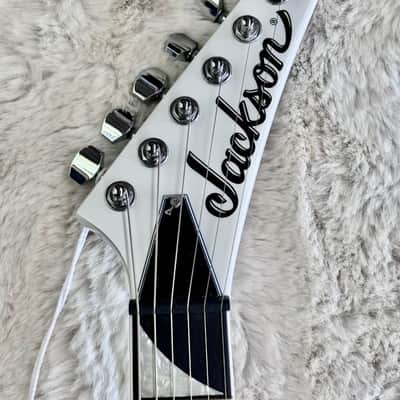 Jackson Pro Series King V™ KVTMG Electric Guitar, Ebony Fingerboard, Snow White image 6