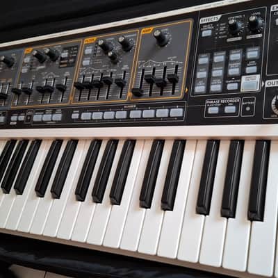 Roland SH-01 GAIA 37-Key Digital Synthesizer 2010 - 2012 - White image 4