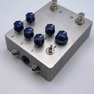 RCO Pedals Heavy Dung Beetle 2024 - Raw aluminum with dark blue knobs and stamped controls image 2
