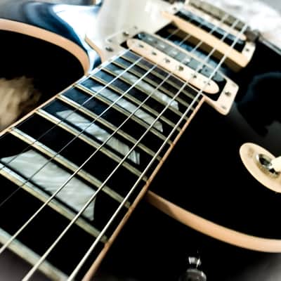 Nythar the Undying - Gibson Les Paul Classic 2019 - Black & Cream Tuxedo image 12