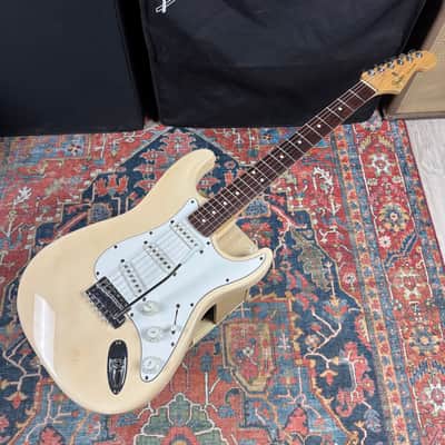 1988 FenderStratocaster Model ST43 Vintage White image 2