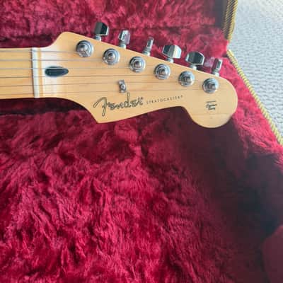 Fender Player II Stratocaster 2024 - Present - Black with White Pickguard image 4