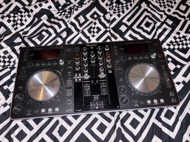 Pioneer XDJ-R1 DJ Controller with rekordbox 2010s - Black image 1