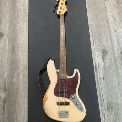 Fender Flea Artist Series Road Worn Signature Jazz Bass 2016