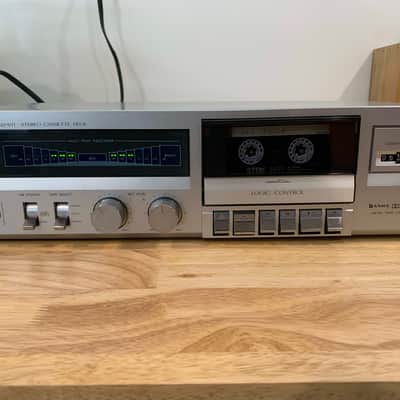 JVC KD-V11 1982-86 - Silver image 1