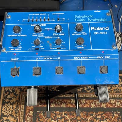Roland GR300 Guitar Synthesizer