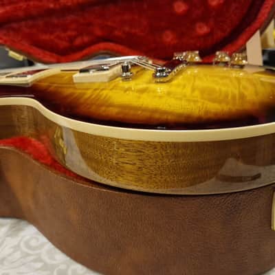 Gibson Les Paul Standard '50s Tobacco Burst Electric Guitar Figured Top image 9