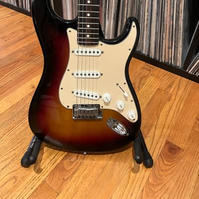 Fender American Series Stratocaster with Rosewood Fretboard 2000 - 2007 - 3-Color Sunburst image 2