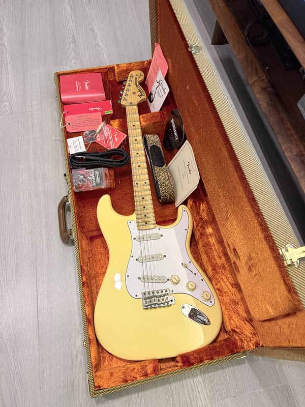Fender USA Yngwie Malmsteen Artist Series Signature Stratocaster with Maple Fretboard Vintage White
