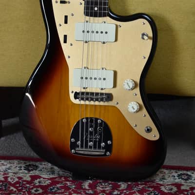 2021 Fender Japan Heritage 60’s Jazzmaster 3-Tone Sunburst Nitro Lacquer, w/Paperwork, Gold Anodised Guard, MIJ, Offset, JDM image 5