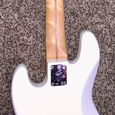 2022 fender Player Jazz Bass V with Pau Ferro Fretboard Polar White electric guitar image 11