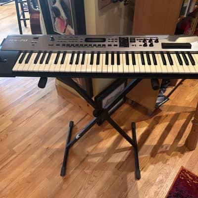 Roland RS-70 61-Key Synthesizer 2003 - 2004 - Silver