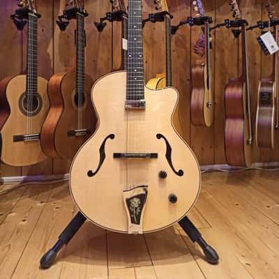 Godin 5th Avenue Jazz 2010s Natural Flame High Gloss image 1