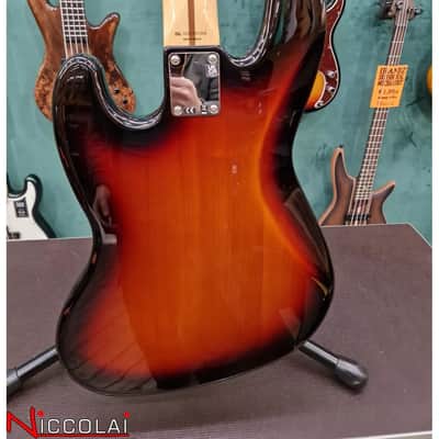 Fender Geddy Lee Jazz Bass, Maple Fingerboard, 3-Color Sunburst Demo image 13