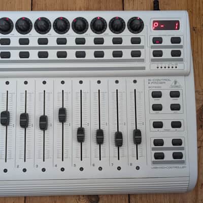 Immagine Behringer B-Control BCF2000 White USB MIDI DAW Fader Controller 2010s - Standard - 2
