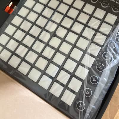 Novation Launchpad Mini MKII Pad Controller 2015 - 2019 - Black image 2