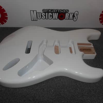Allparts Fender Licensed Strat Body, Alder, Tremolo Routing - OLYMPIC WHITE FINISH, #SBF-OW