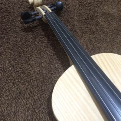 leigh violin. 1/2 size electric c/w bow & roain. image 3