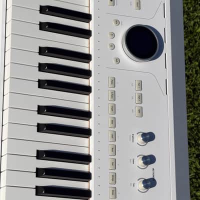 Arturia AstroLab 61-Key Stage Keyboard 2024 - Present - White image 5