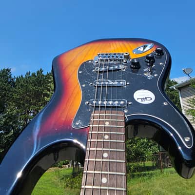 G&L Lefty Legacy Tribute - 3 tone sunburst image 4