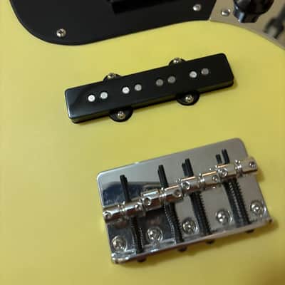 Fender Player II Mustang Bass PJ 2024 - Present - Hialeah Yellow image 2