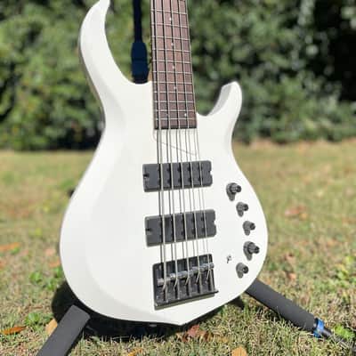 Sire 2nd Generation Marcus Miller M2 WHP 5-String with Rosewood Fretboard- White Pearl image 2